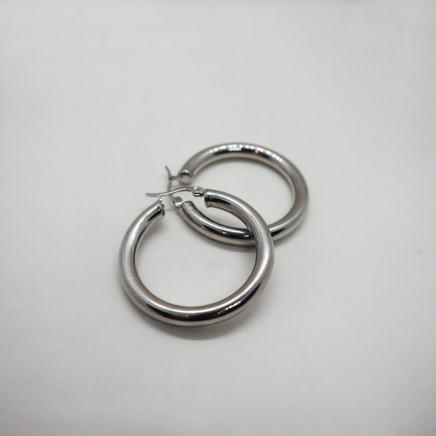 Big beautiful hoop earrings zilver